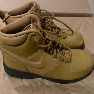 Nike Manoa Boots - Size 6.5 - Excellent Condition